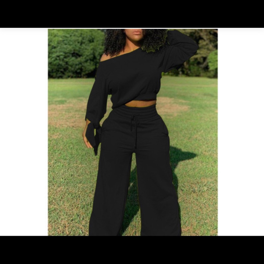 Ladies 2 Pc wide-legged pant suit